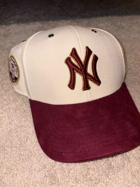 '47 Brand New York Yankees Logo Cap in White, Burgundy and Gold